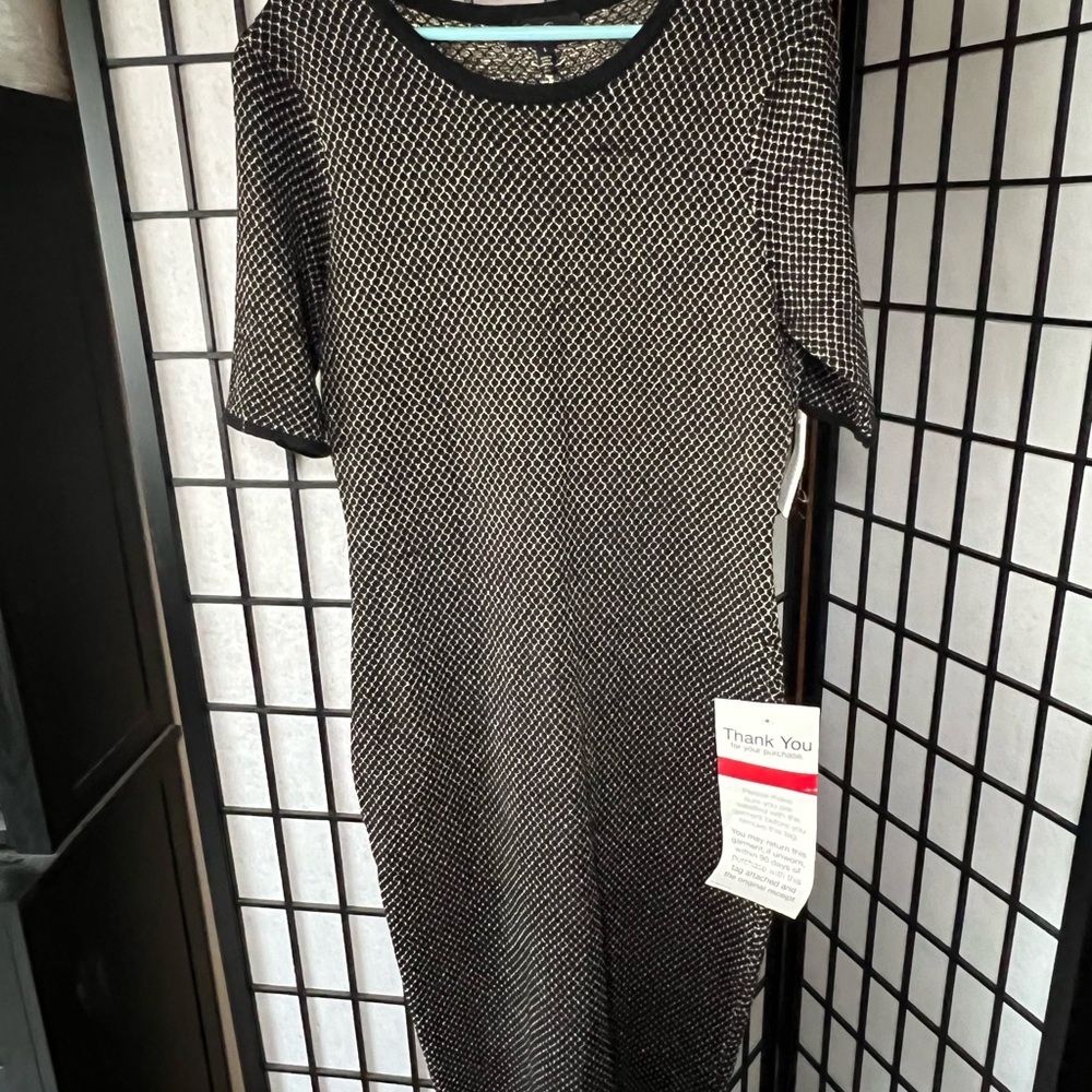Jessica Simpson Black and Gold Geometric Midi Dress